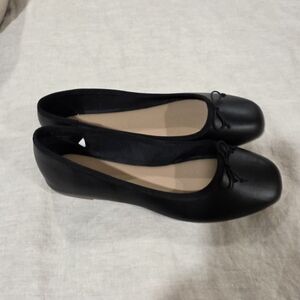 Classic Black Ballet Flats with Bow - Women